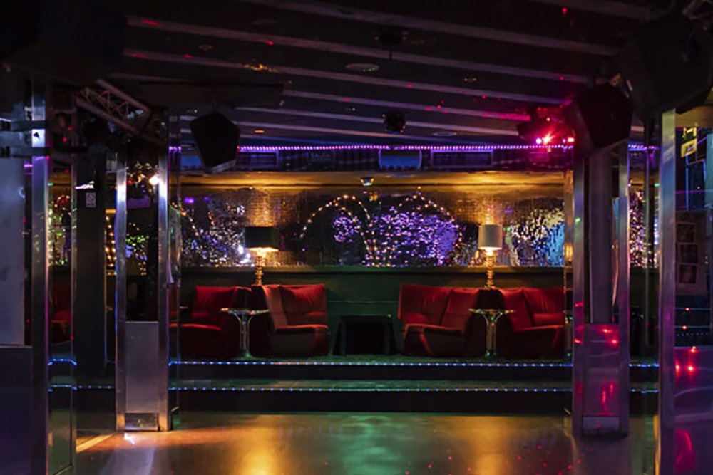 about-us Piccadilly 693x1024 1